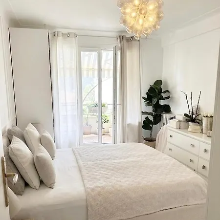 Sea View Apartment *